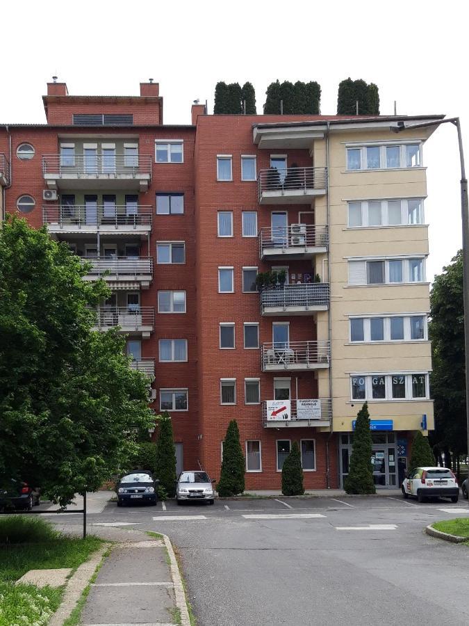 Vörösmarty Apartman Miskolc - Belváros - downtown Esterno foto