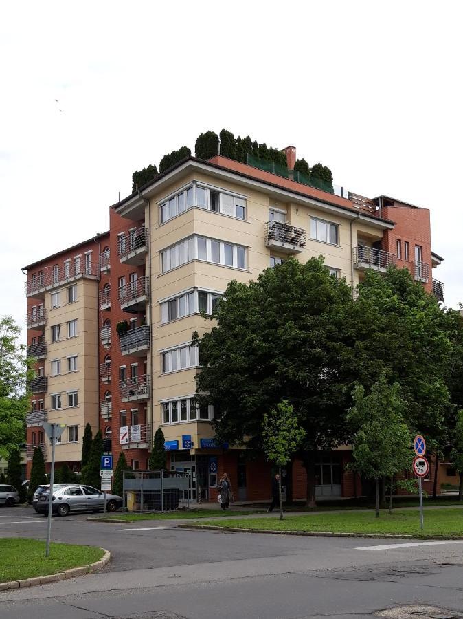 Vörösmarty Apartman Miskolc - Belváros - downtown Esterno foto